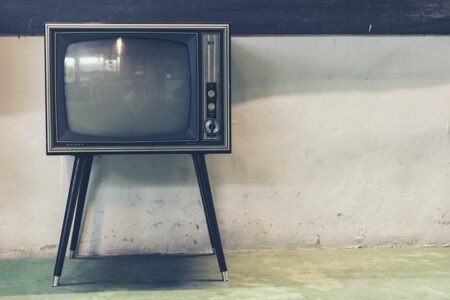 Quem Inventou a Televisão? Conflitos e Revoluções Históricas televisão invenção